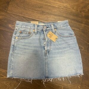 Levi’s Icon Denim Skirt